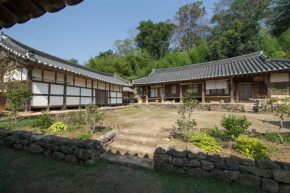 Jinrae Lee's Traditional House